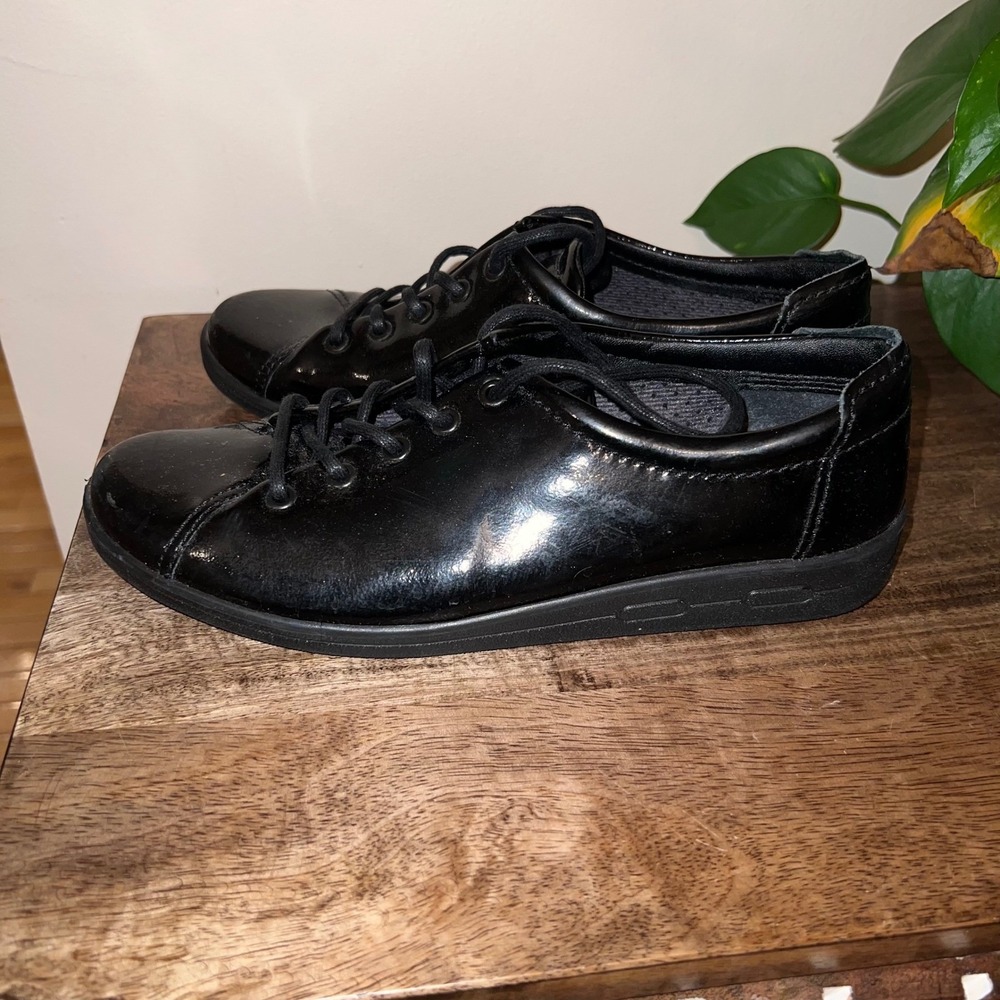 Ecco Soft 2.0 Tie Womens 40/9M Sneakers Black Patent Leather Casual Shoes Career - Picture 3 of 8
